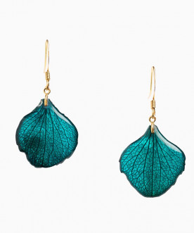 Boucles d'oreilles fleurs naturelles, pétales d'hortensia Bleu pétrole et résine, apprêts dorés à l'or fin 24k