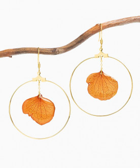 Créoles 4cm, pétale d'hortensia orange, apprêts dorés à l'or fin 24k