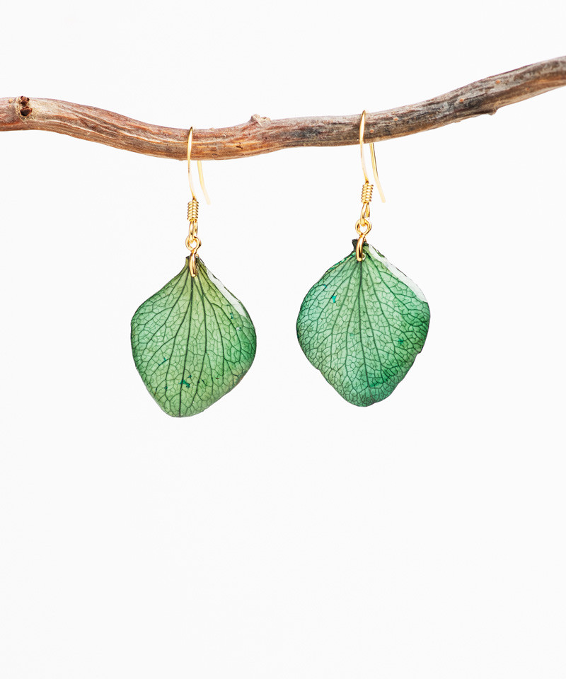 Boucles d'oreilles pétales d'hortensia vert / bleu Boucles d'oreilles pétales d'hortensia vert / bleu